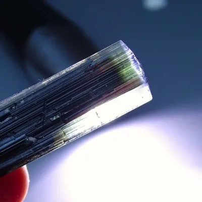 Turmalín přírodní krystal 8,9g, Pakistán