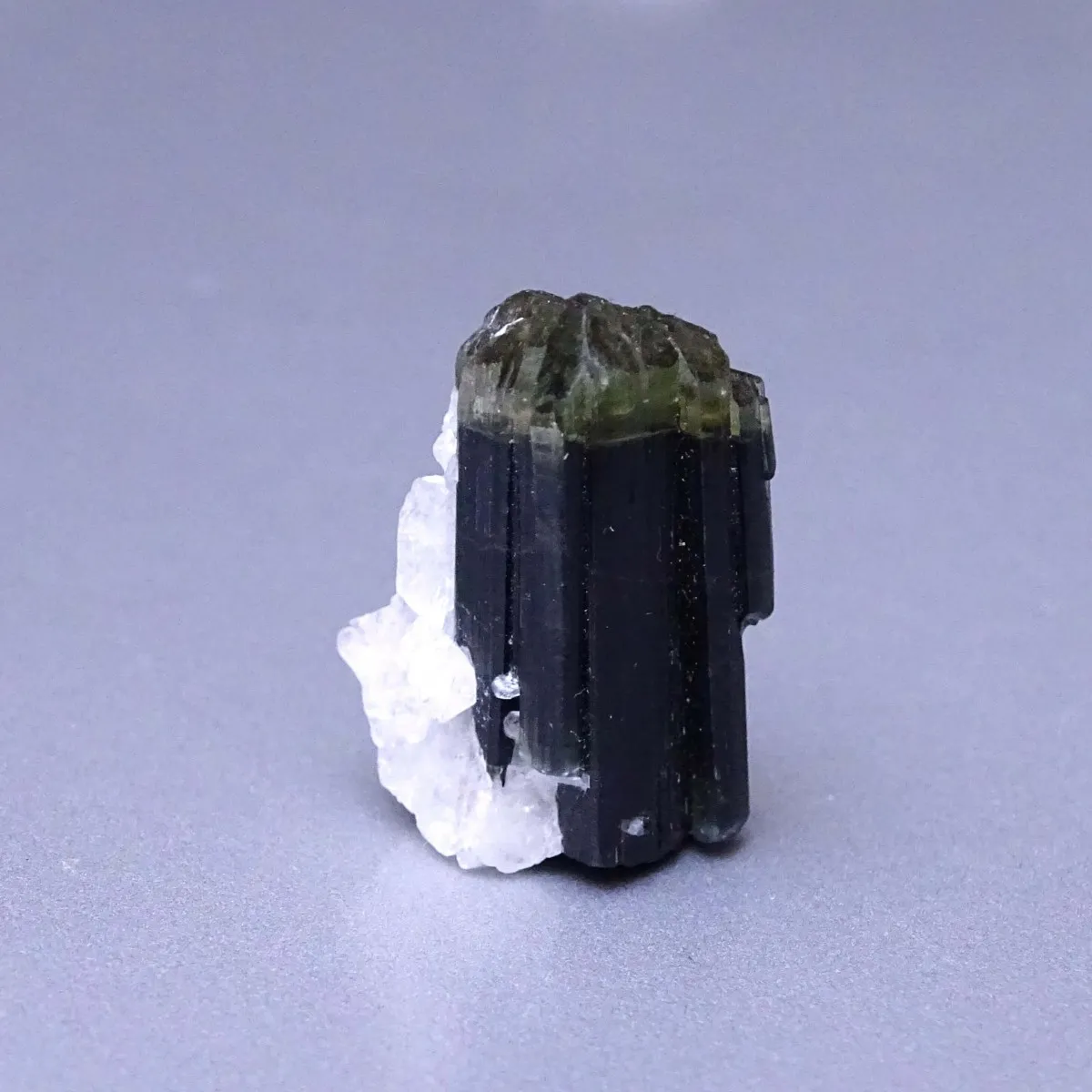 Turmalín přírodní krystal 8g, Pakistán