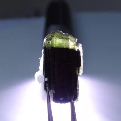 Turmalín přírodní krystal 8g, Pakistán