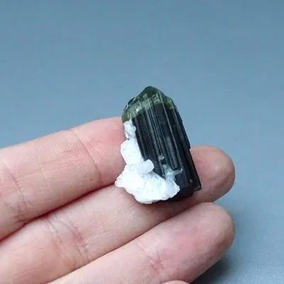 Turmalín přírodní krystal 8g, Pakistán