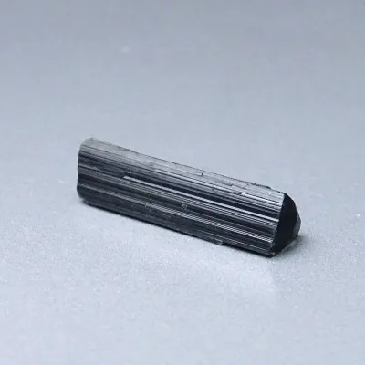 Turmalín přírodní krystal 4,1g, Pakistán