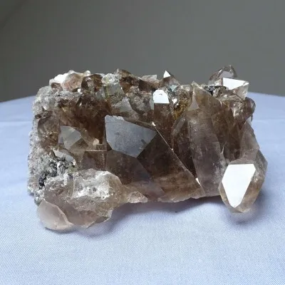 Rauchige Naturkristalle mit Rutil 817g, Brasilien
