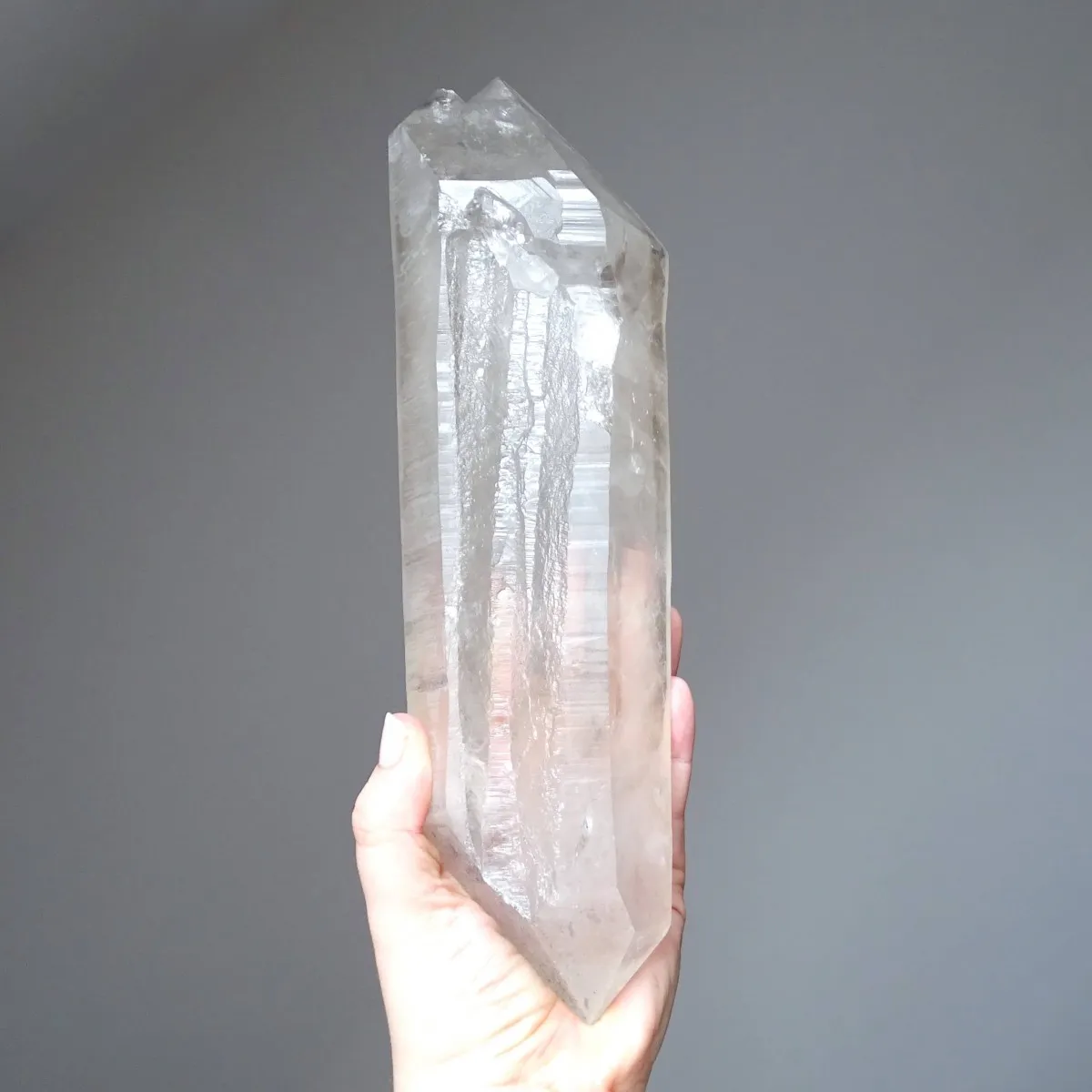 Křišťál přírodní s grafitem 1835g, Brazílie
