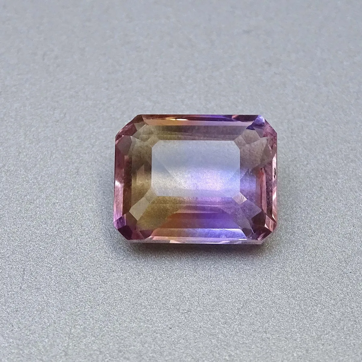 Geschliffener Ametrin 16,60ct, Bolivien