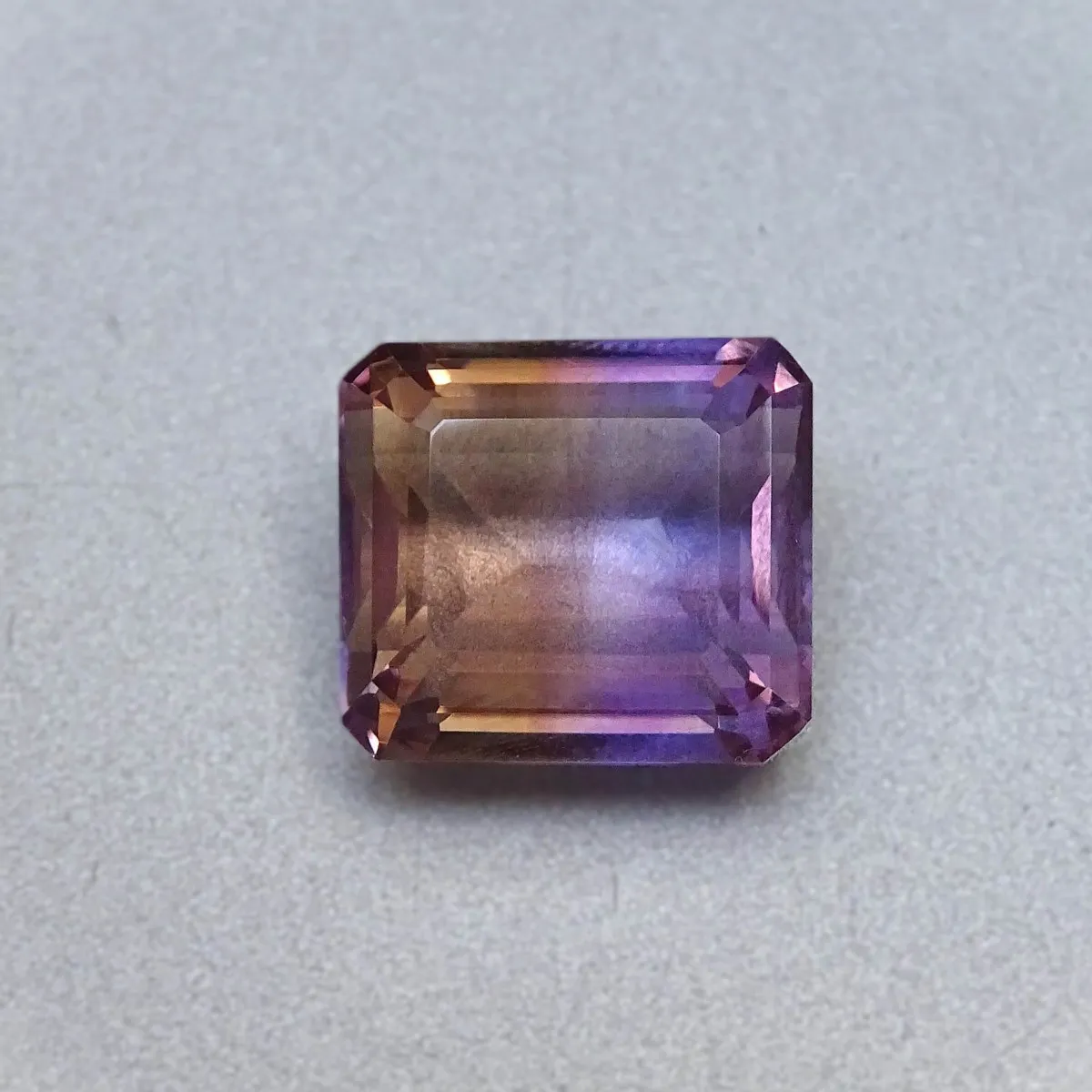 Ametrín přírodní broušený 21,82ct, Bolívie
