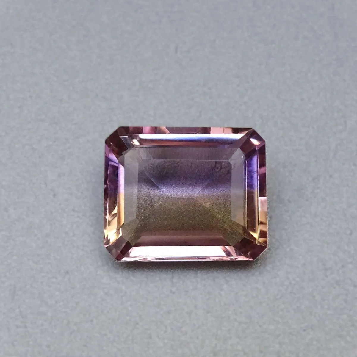 Geschliffener Ametrin 17,99ct, Bolivien