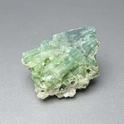 Natürlicher Turmalin im Gestein, 49g, Pakistan