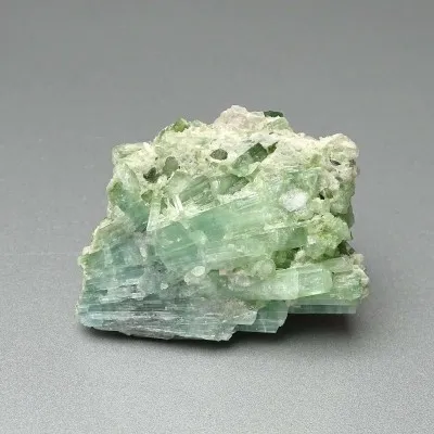 Natürlicher Turmalin im Gestein, 49g, Pakistan