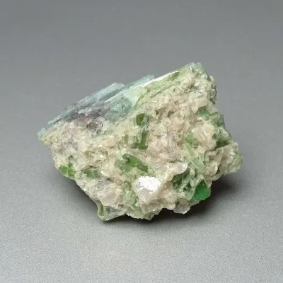 Natürlicher Turmalin im Gestein, 49g, Pakistan