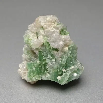 Turmalín přírodní v křemeni 54g, Pakistán