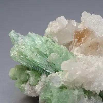 Natürlicher Turmalin in Quarz 49g, Pakistan