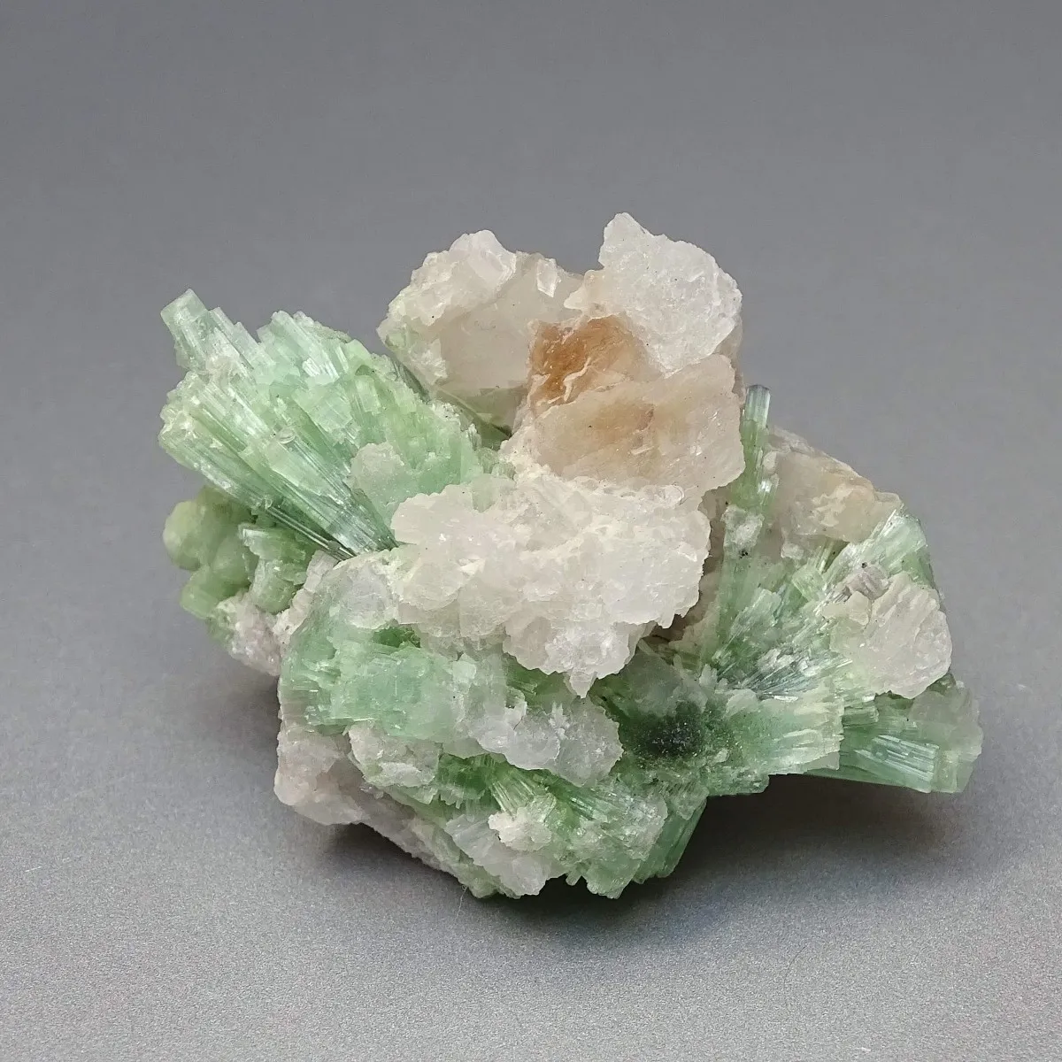 Natürlicher Turmalin in Quarz 49g, Pakistan