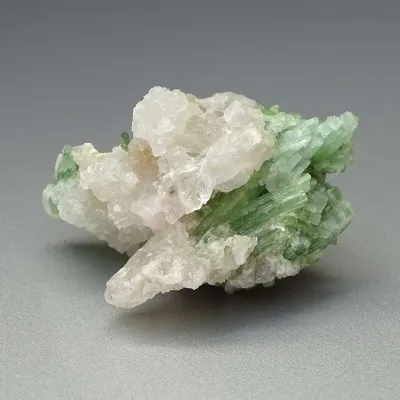 Natürlicher Turmalin in Quarz 49g, Pakistan
