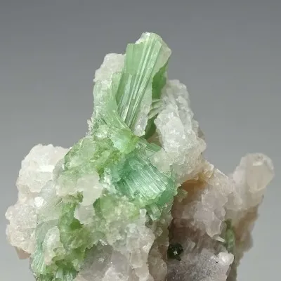Natürlicher Turmalin in Quarz 49g, Pakistan