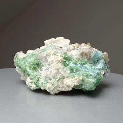 Natürlicher Turmalin in Quarz 157g, Pakistan