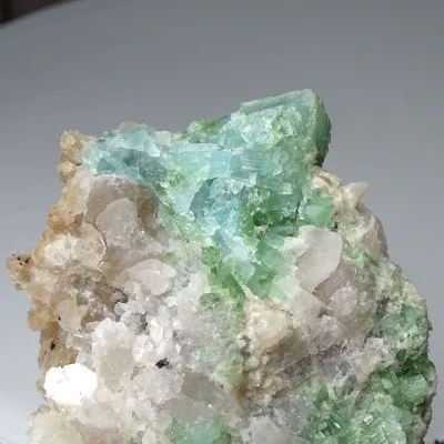 Natürlicher Turmalin in Quarz 157g, Pakistan