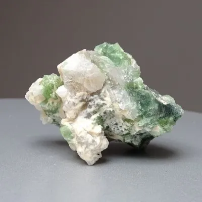 Turmalín přírodní v křemeni 64g, Pakistán