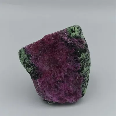 Ruby in zoisite 233g