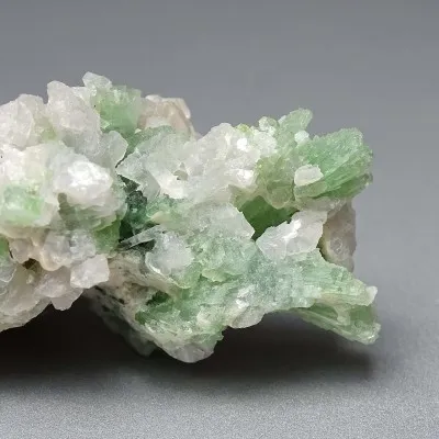 Natürlicher Turmalin in Quarz 43g, Pakistan