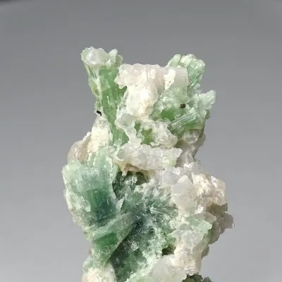 Natürlicher Turmalin in Quarz 43g, Pakistan