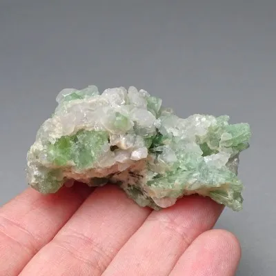 Natürlicher Turmalin in Quarz 43g, Pakistan