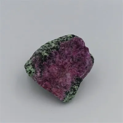 Ruby in zoisite 233g