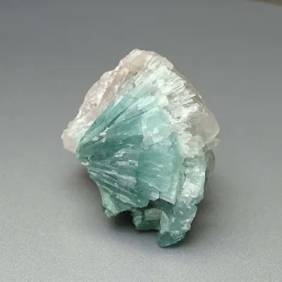 Natürlicher Turmalin in Quarz 83g, Pakistan
