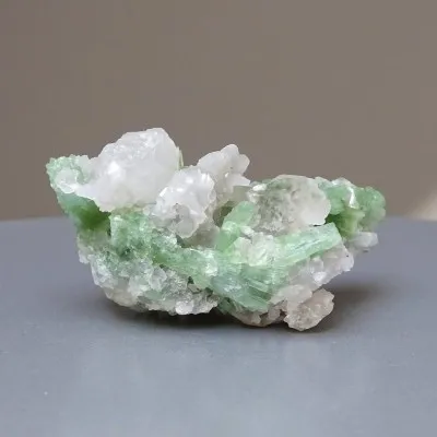 Turmalín přírodní v křemeni 35g, Pakistán