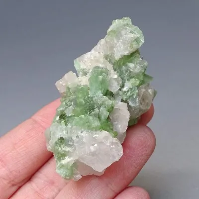 Turmalín přírodní v křemeni 35g, Pakistán