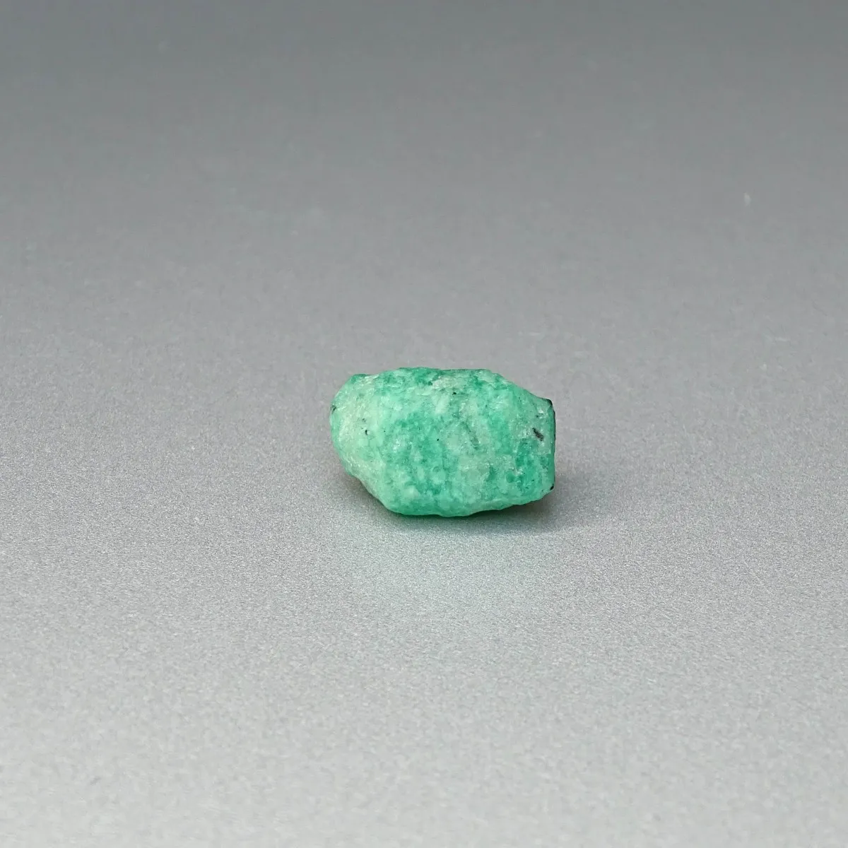 Emerald natural crystal in rock 2.2g, Pakistan