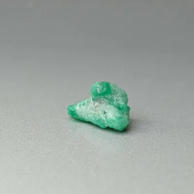 Smaragd přírodní krystal 1,2g, Pakistán