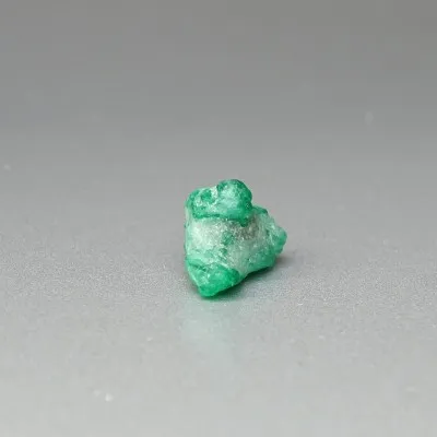Emerald natural crystal in rock 1.2g, Pakistan