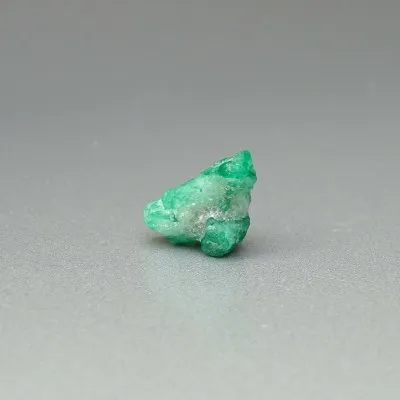 Smaragd přírodní krystal 1,2g, Pakistán