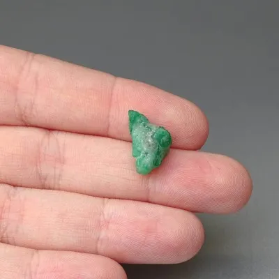 Smaragd přírodní krystal 1,2g, Pakistán
