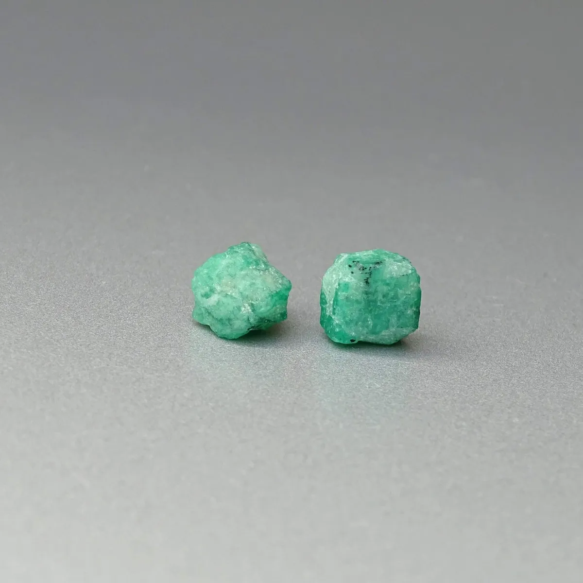Emerald natural crystals in rock 1.3g, Pakistan