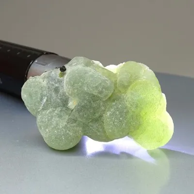 Prehnite natural mineral 98g, Mali