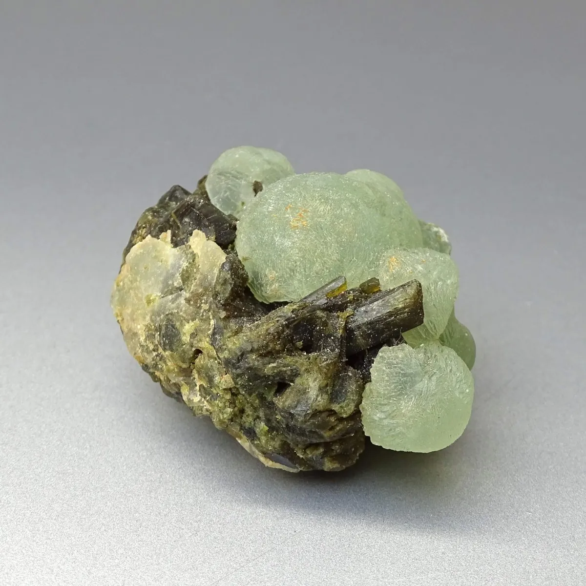 Prehnite natural mineral 73g, Mali