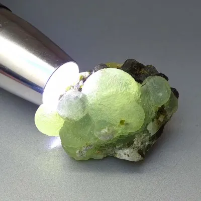 Prehnite natural mineral 73g, Mali