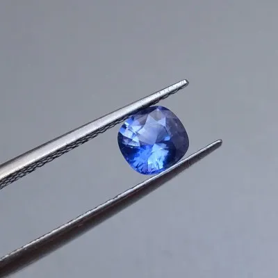 Safír modrý přírodní 1,18ct, Srí Lanka GIA certifikát