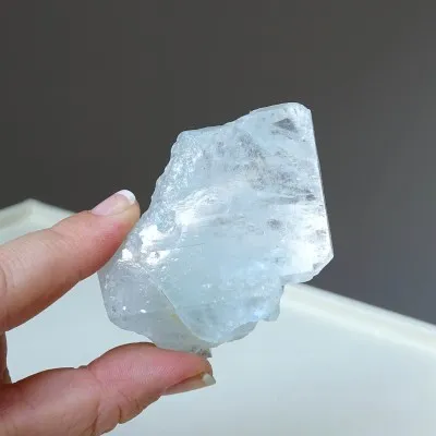 Akvamarín přírodní krystal 69,9g, Pakistán