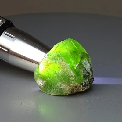 Peridot /Olivín přírodní krystal 66,6g Pakistán