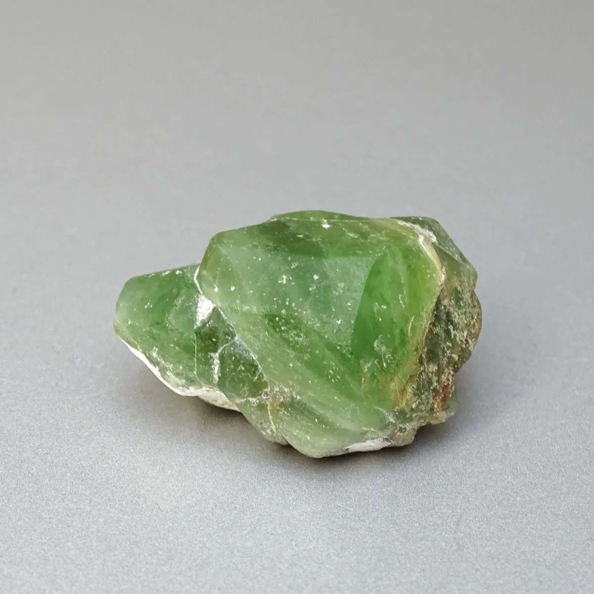 Peridot /Olivine natural crystal 34.7g Pakistan