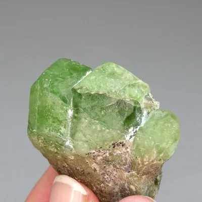 Peridot /Olivín přírodní krystal 52g Pakistán