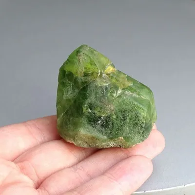 Peridot /Olivine natural crystal 90.2g Pakistan