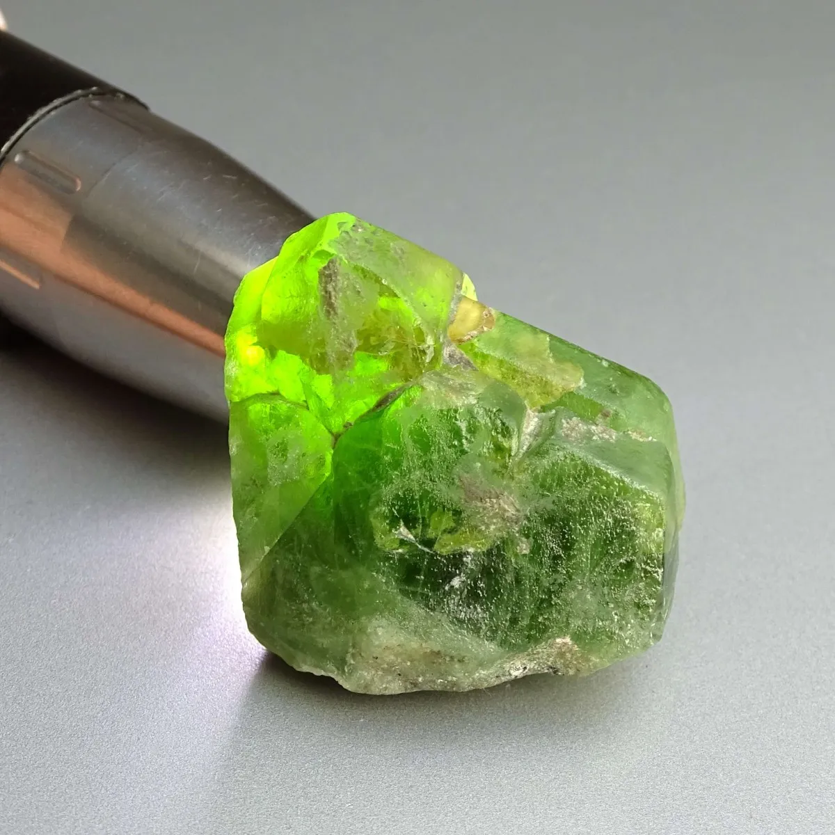 Peridot /Olivine natural crystal 90.2g Pakistan