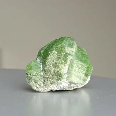 Peridot /Olivine natural crystal 37.3g Pakistan