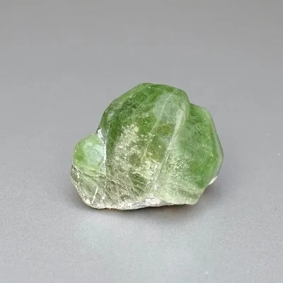 Peridot /Olivín přírodní krystal 37,3g Pakistán
