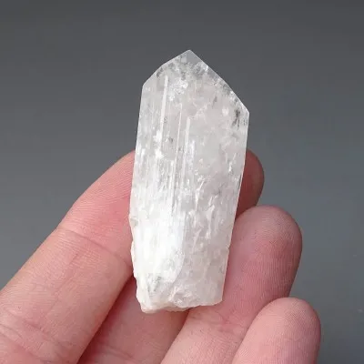 Danburite natural crystal 21.7g, Mexico