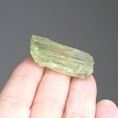 Natürlicher Hiddenit-Kristall 12,1g, Afghanistan