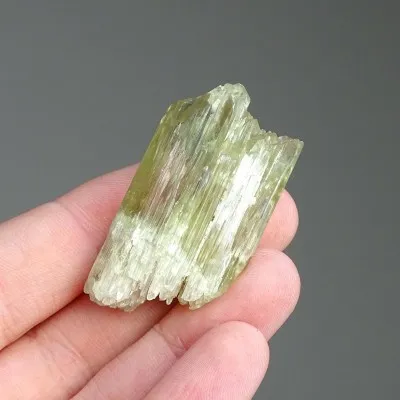 Natürlicher Hiddenit-Kristall 18,6g, Afghanistan